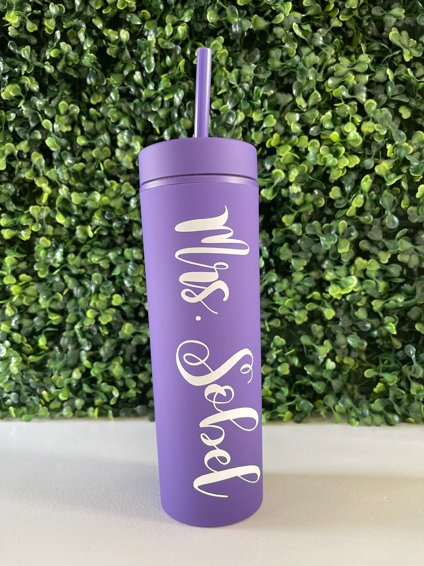 SKINNY TUMBLER MATTE DE PLÁSTICO CON POPOTE 16oz