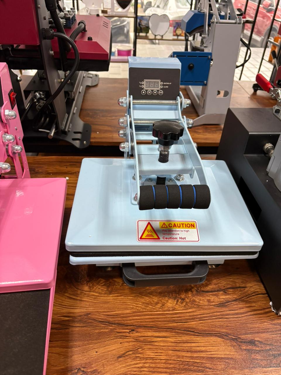 PLANCHA 23X30 cm BULL PRESS 110V CON GAVETA